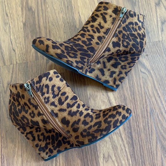 Madden girl cheetah wedge booties size 7.5 - Picture 8 of 8